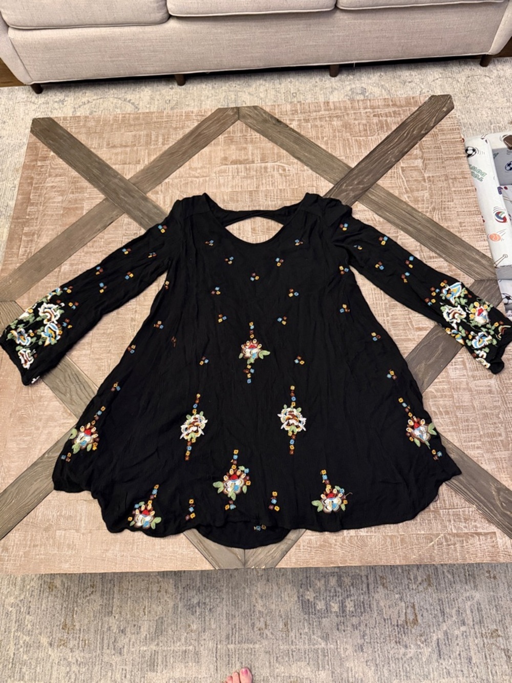 Women’s Free People embroidered dress with open back 🖤